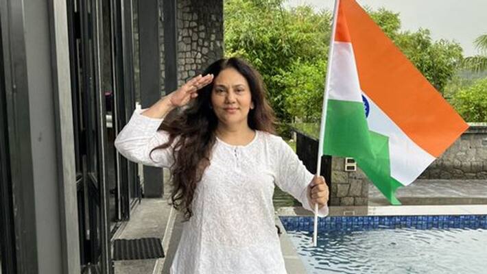 Ramayan Fame Sita Aka Deepika Chikhalia Brutally Trolled For Tagging Pak PMO In Independence Day Wishing Post GGA Ramayan Fame Sita Aka Deepika Chikhalia Brutally Trolled For Tagging Pak PMO In Independence Day Wishing Post GGA