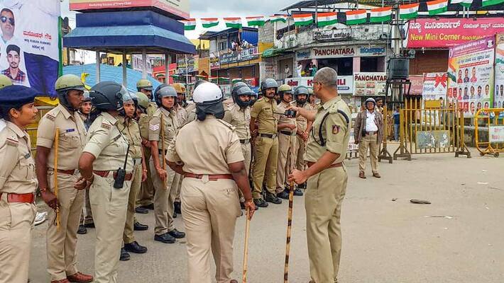 Unrest in Shivamogga: clash over Veer Savarkar, Tipu Sultan posters;2 Arrested Over Stabbing Incident Unrest in Shivamogga: clash over Veer Savarkar, Tipu Sultan posters;2 Arrested Over Stabbing Incident