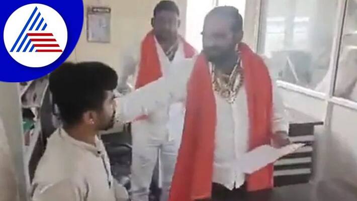 Shiv Sena MLA Santosh Bangar slaps catering Manager over food quality issues akb Shiv Sena MLA Santosh Bangar slaps catering Manager over food quality issues akb