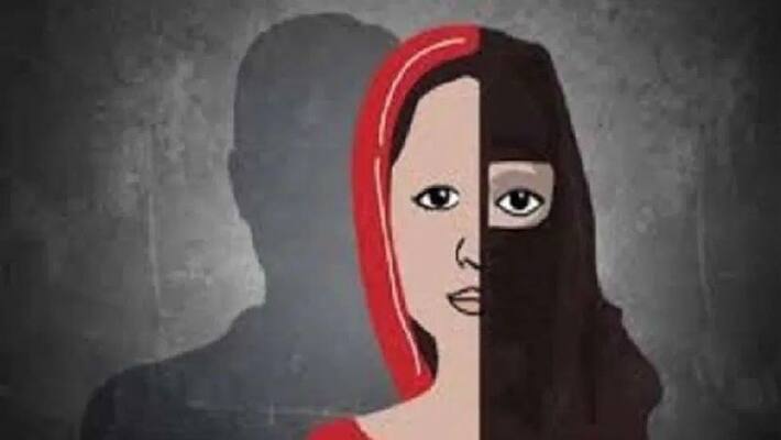 Prayagraj police arrived to raid house of accused of love jihad found lock hanging girl had serious allegations Prayagraj police arrived to raid house of accused of love jihad found lock hanging girl had serious allegations