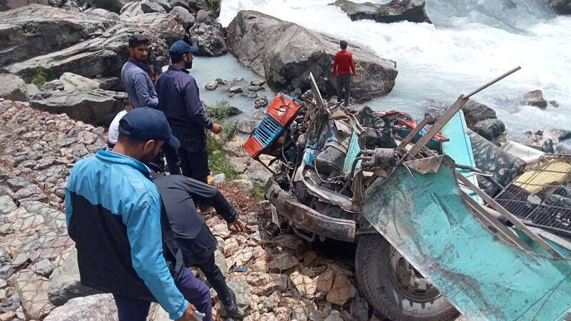 Shocking accident as ITBP vehicle fell down carrying 39 troops from from Chandanwari to Pahalgam in Kashmir  kpa
