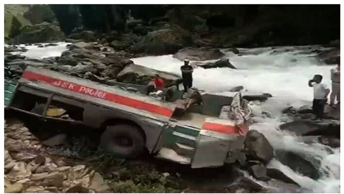 Six died as bus carrying ITBP jawans falls into river in Kashmir Six died as bus carrying ITBP jawans falls into river in Kashmir
