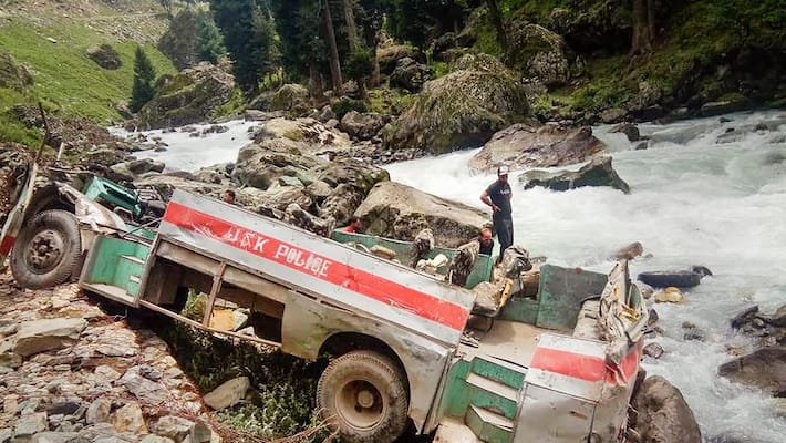 Uttarakhand Bus accident, Paudhi Gadhwal Simdi bus accident, 50 persons were in Bus fall in ditch, DVG Uttarakhand Bus accident, Paudhi Gadhwal Simdi bus accident, 50 persons were in Bus fall in ditch, DVG