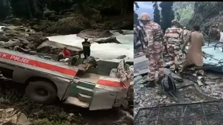 Bus carrying ITBP Jawans falls into riverbed in Jammu Kashmir Bus carrying ITBP Jawans falls into riverbed in Jammu Kashmir