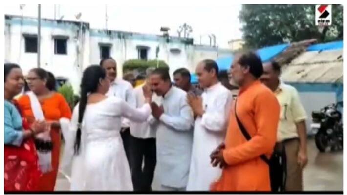 Opposition Slams BJP, PM Modi Over Bilkis Bano Case Convicts Release Opposition Slams BJP, PM Modi Over Bilkis Bano Case Convicts Release