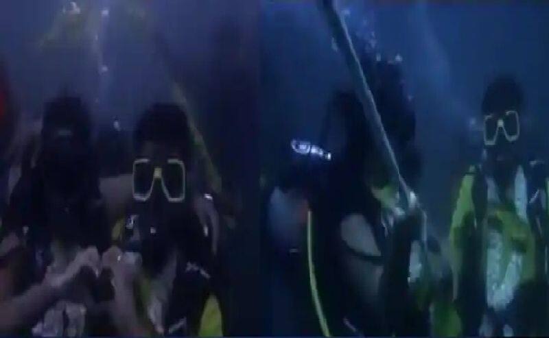 couples engagement 50 feet deep under sea caught the attention