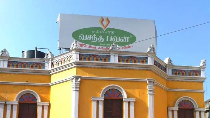 Chennai woman complains of finding worm in her food; files complaint with food safety department - adt Chennai woman complains of finding worm in her food; files complaint with food safety department - adt