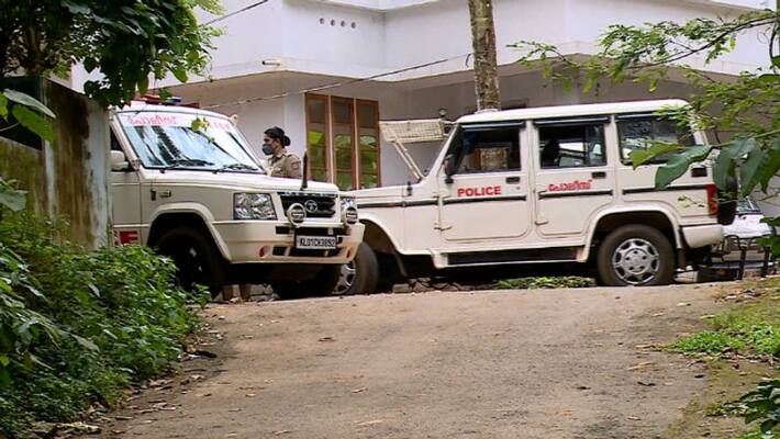Kochi murders dead body found at Infopark Kochi murders dead body found at Infopark