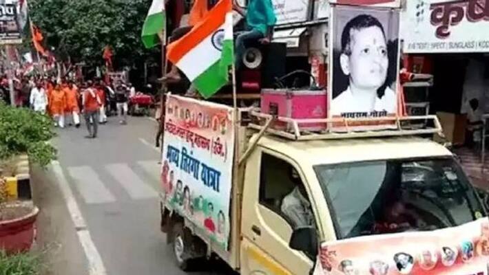 Hindu Mahasabha use Godse's photographs in Tiranga yatra Hindu Mahasabha use Godse's photographs in Tiranga yatra