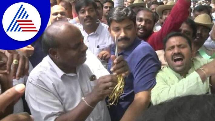 congress and BJP members angry against former CM HD kumaraswamy in Ramanagara gow congress and BJP members angry against former CM HD kumaraswamy in Ramanagara gow