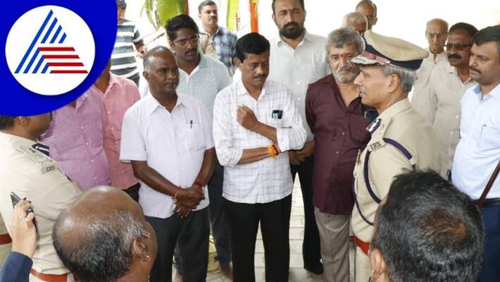Shimoga city in police vigil shops closed hindu muslim row savarkar photo rav Shimoga city in police vigil shops closed hindu muslim row savarkar photo rav