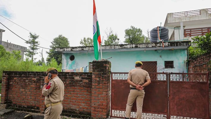 Jammu and Kashmir: SIA conducts raid at social media user's home for publishing anti-India content AJR Jammu and Kashmir: SIA conducts raid at social media user's home for publishing anti-India content AJR