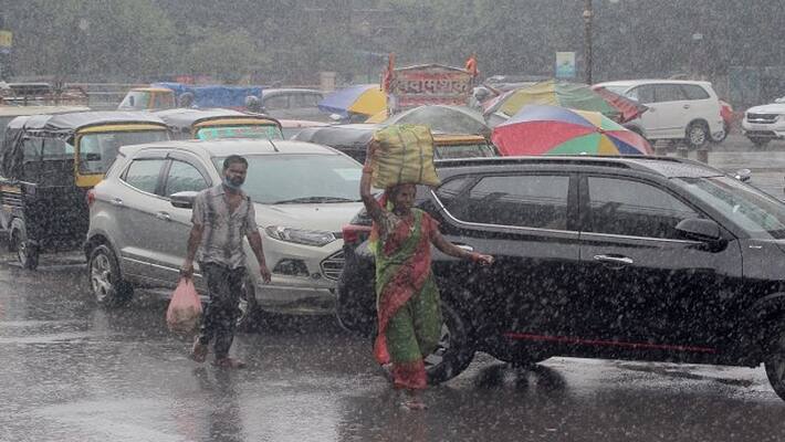 Odisha floods: Situation in Mahanadi river remains grim, over 1.5 lakh people affected AJR Odisha floods: Situation in Mahanadi river remains grim, over 1.5 lakh people affected AJR