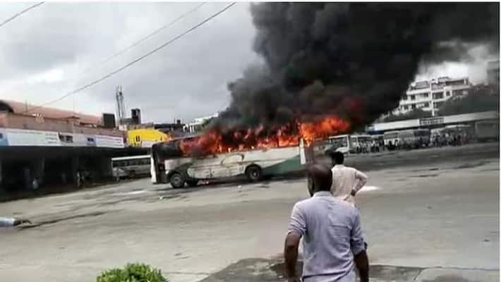 Jaipur news bus catches fire at sindhi camp no casualties reported asc Jaipur news bus catches fire at sindhi camp no casualties reported asc
