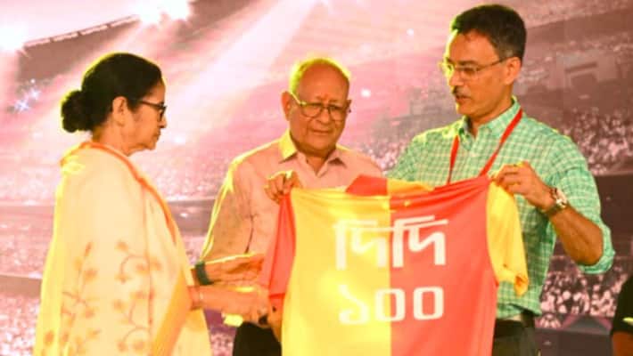 CM Mamata Banerjee donate 50 lakh rupees assures east bengal emami long partnership on museum inauguration program spb CM Mamata Banerjee donate 50 lakh rupees assures east bengal emami long partnership on museum inauguration program spb