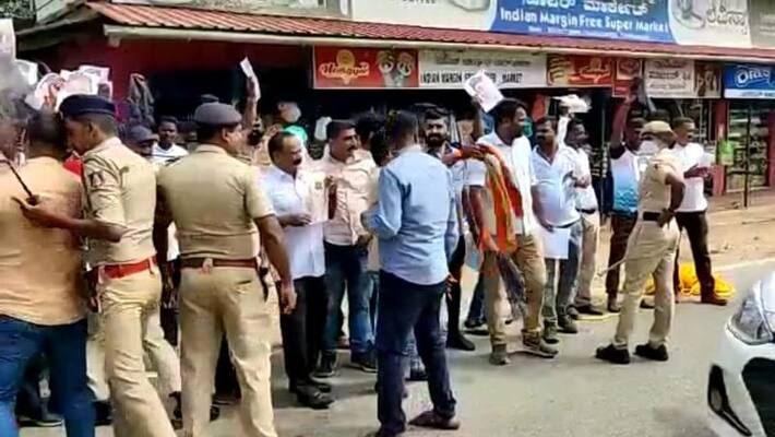 I Saw button knife During BJP RSS Protest at Siddaramaiah Madikeri Tour Says Congress Leader Lakshman rbj I Saw button knife During BJP RSS Protest at Siddaramaiah Madikeri Tour Says Congress Leader Lakshman rbj