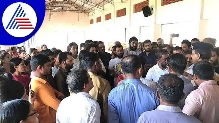 Protest against educational institution For Removed the Rakhi of the Children in Uttara Kannada grg Protest against educational institution For Removed the Rakhi of the Children in Uttara Kannada grg