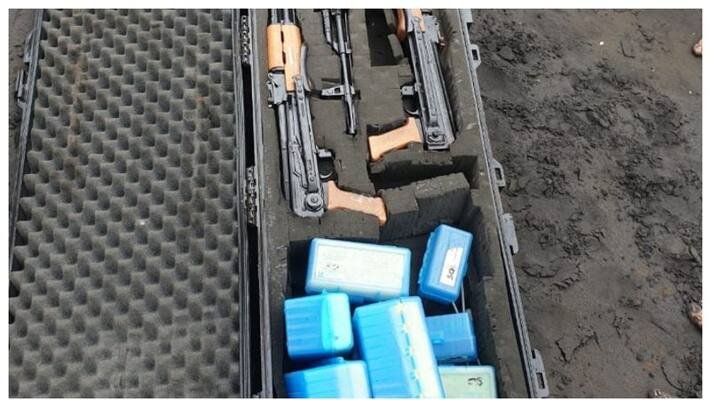 Boat with machine guns off Maharashtra coast Boat with machine guns off Maharashtra coast