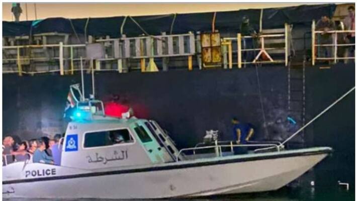 royal oman police rescues 15 foreigners after their boat sink royal oman police rescues 15 foreigners after their boat sink