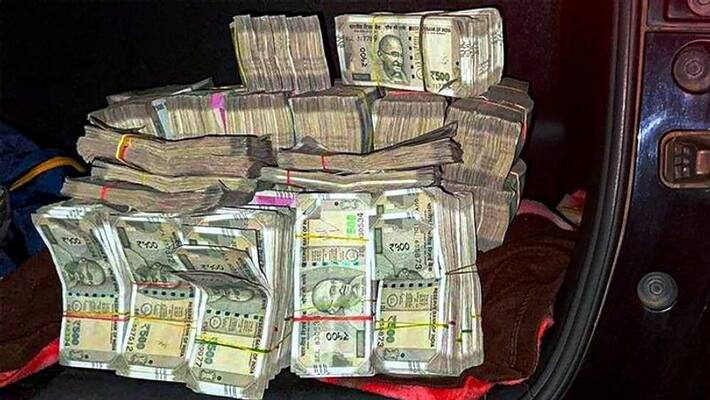 38 lakh rupee recovered from Howrah station 38 lakh rupee recovered from Howrah station