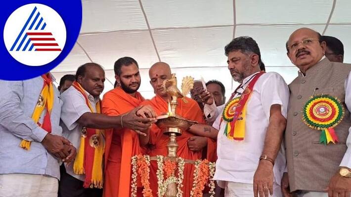 DK Shivakumar and HD Kumaraswamy wants to become CM of Karnataka in hiriyuru vokkaliga convention gvd DK Shivakumar and HD Kumaraswamy wants to become CM of Karnataka in hiriyuru vokkaliga convention gvd
