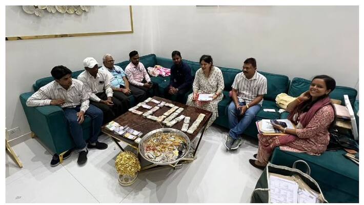 Five Houses, Home Theatre, Pool Assets Of Madhya Pradesh Government Officer seized Five Houses, Home Theatre, Pool Assets Of Madhya Pradesh Government Officer seized