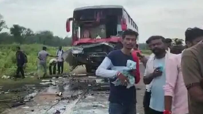 car and bus collide5 people death road accident in Raipur Jagdalpur Highway kpr car and bus collide5 people death road accident in Raipur Jagdalpur Highway kpr