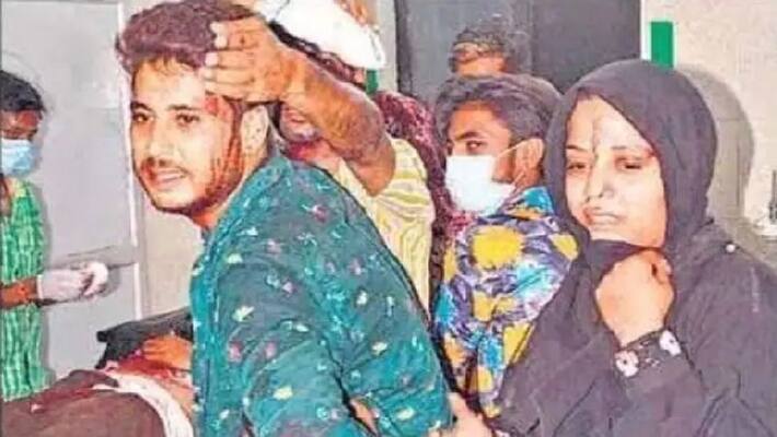Polices negligence in Meerut is an open pole sharp weapons run fiercely between two sides know what is whole matter Polices negligence in Meerut is an open pole sharp weapons run fiercely between two sides know what is whole matter