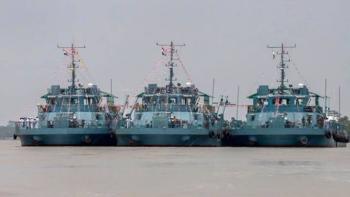 Trawler with 18 fishermen missing in Bay of Bengal while fishing for hilsa Trawler with 18 fishermen missing in Bay of Bengal while fishing for hilsa