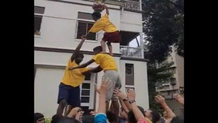 Visually impaired children participated in the Dahi Handi event on the occasion of Janmashtami apa Visually impaired children participated in the Dahi Handi event on the occasion of Janmashtami apa