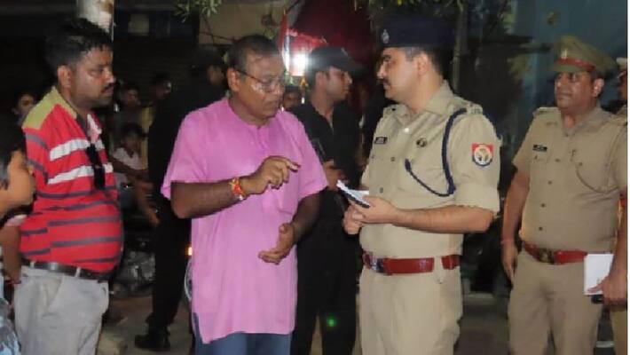 Aligarh Ruckus between two sides over molestation of girls in Dahihandi program police of many police stations reached spot Aligarh Ruckus between two sides over molestation of girls in Dahihandi program police of many police stations reached spot