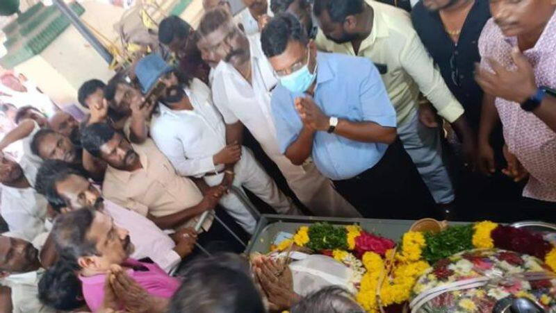 Vck Thirumavalavan who came to pay the last respects to Nellai Kannan