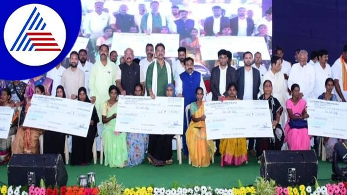 agricultural workers children get scholarships says Minister R Ashoka gow agricultural workers children get scholarships says Minister R Ashoka gow