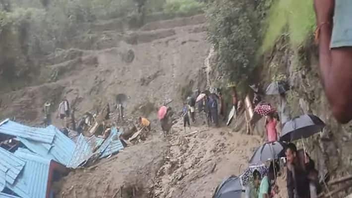 himachal pradesh news shimla mandi cloud burst mother saved son daughter Heavy rain Monsoon Updates pwt himachal pradesh news shimla mandi cloud burst mother saved son daughter Heavy rain Monsoon Updates pwt