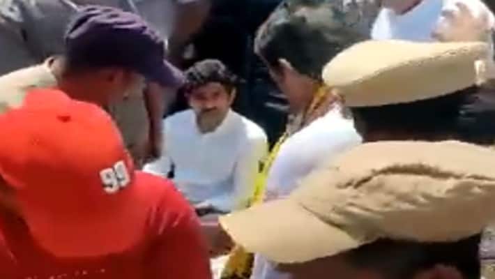 Police detain Nara Lokesh In Srikakulam High Tension in palasa Police detain Nara Lokesh In Srikakulam High Tension in palasa