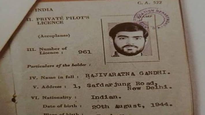 congress leader shashi tharoor shared photo of rajiv gandhi piloy license photo apa congress leader shashi tharoor shared photo of rajiv gandhi piloy license photo apa