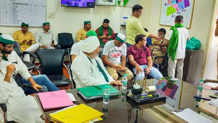 Rakesh Tikait to attend unemployment protest rally detained by Delhi Police at Ghazipur border, DVG Rakesh Tikait to attend unemployment protest rally detained by Delhi Police at Ghazipur border, DVG