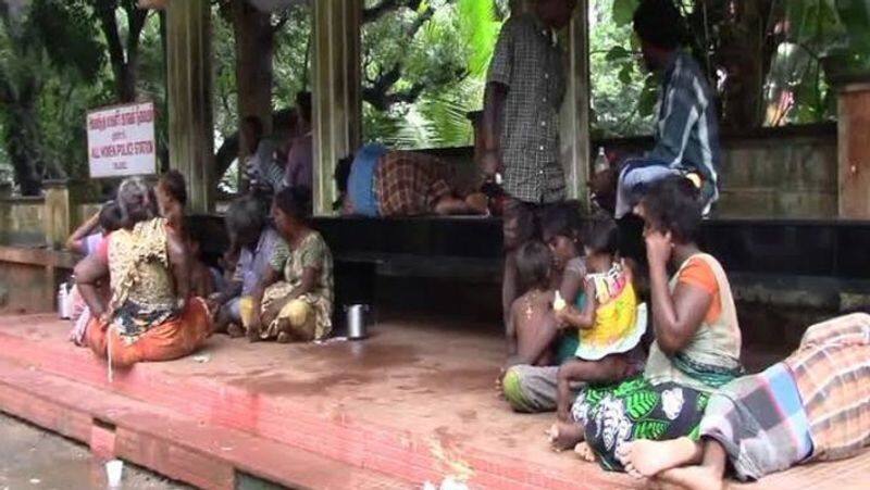 Kanyakumari colachel bus stand Narikuruvar family slap a man viral video