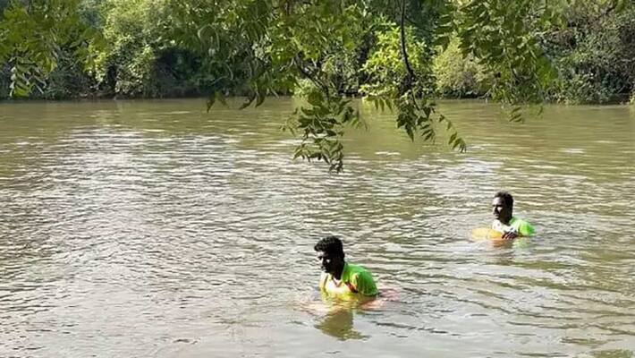 Mother with 2 daughters committed suicide by falling into drain in erode Mother with 2 daughters committed suicide by falling into drain in erode