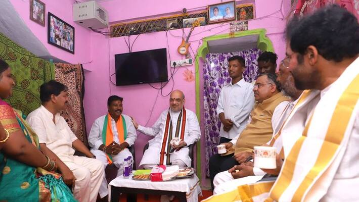 Union Minister Amit Shah went to the house of a BJP Dalit worker.. The family was shocked Union Minister Amit Shah went to the house of a BJP Dalit worker.. The family was shocked