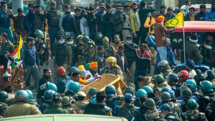Farmers protest in Delhi: Police detain farmers at Ghazipur border, section 144 imposed AJR Farmers protest in Delhi: Police detain farmers at Ghazipur border, section 144 imposed AJR