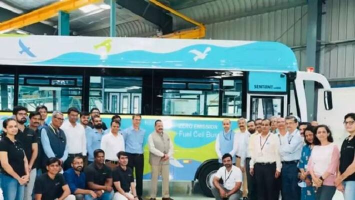 Indias first indigenously developed Hydrogen Fuel Cell Bus introduced, know its features Indias first indigenously developed Hydrogen Fuel Cell Bus introduced, know its features