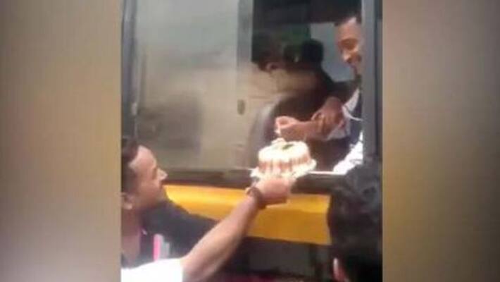 The rowdy celebrated by cutting a cake in the police van at the court gate... the photo is going viral. The rowdy celebrated by cutting a cake in the police van at the court gate... the photo is going viral.