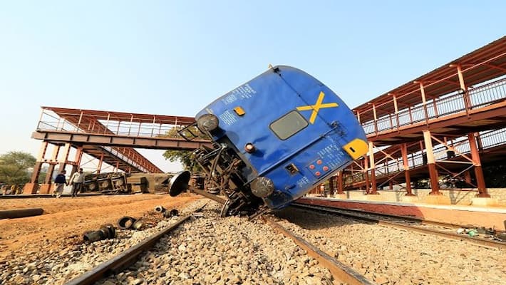 Shivnath Express train on way to Nagpur derails in Chhattisgarh; no casualties reported AJR Shivnath Express train on way to Nagpur derails in Chhattisgarh; no casualties reported AJR