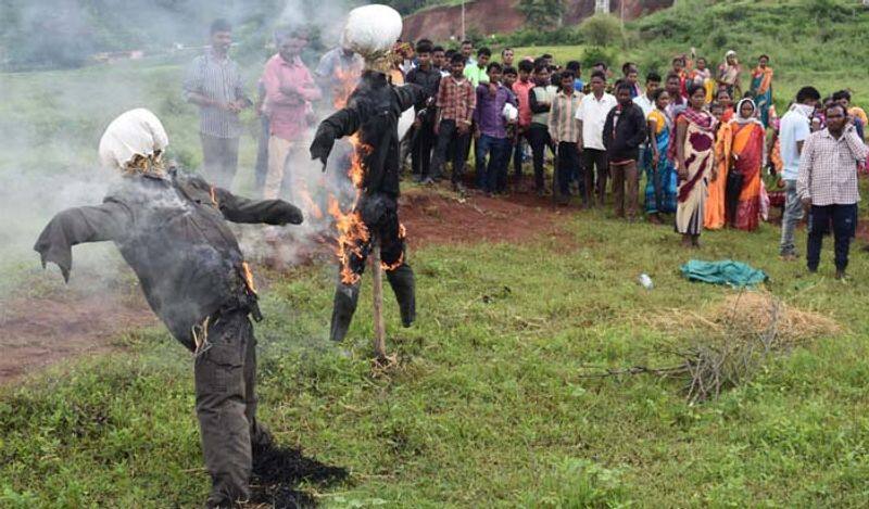 Odisha 150 Maoist supporters  surrender and demolish martyrs column kpa