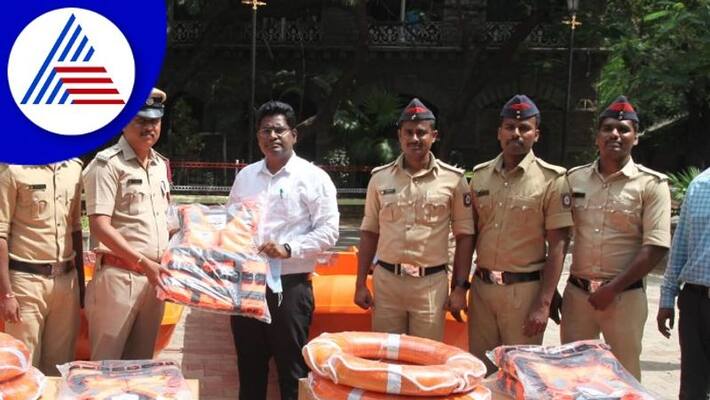 Distribution 2 hightech boats by Bellary district administration for disaster management Distribution 2 hightech boats by Bellary district administration for disaster management