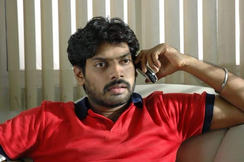 actor nitinsathya escape for accident and awareness tweet for chennai people 