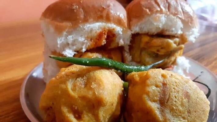 World Vada Pav Day 2022 Mumbai peoples celebrate photo and posts on social media on this special day apa World Vada Pav Day 2022 Mumbai peoples celebrate photo and posts on social media on this special day apa