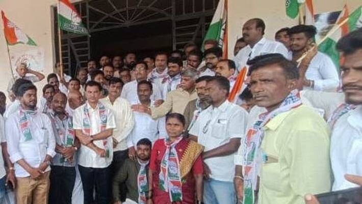 Egg thrown case Congress Protest against at gangawati koppala Egg thrown case Congress Protest against at gangawati koppala