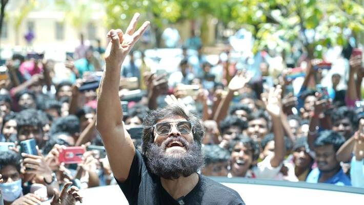 police attacked actor vikram fans in airport police attacked actor vikram fans in airport